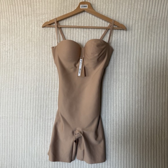 SKIMS Body Zoned Underwire Mid Thigh Bodysuit Size Small Clay NWT $138 - Picture 12 of 14